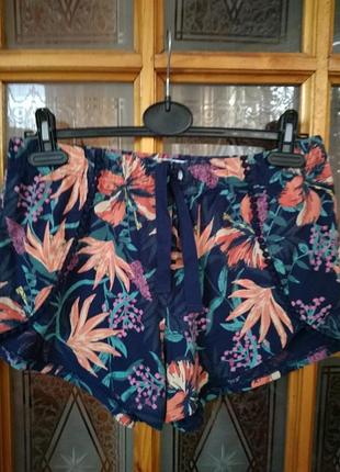 Шорти.