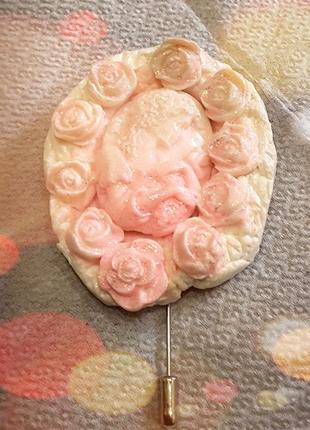 Брошка ручна робота камея троянди