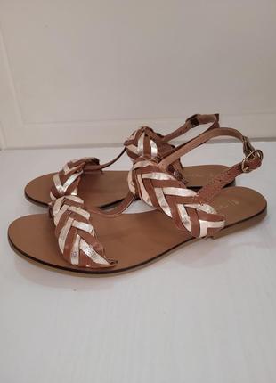 Стильні золотисті босоніжки, плетіння