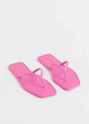 Стильные резиновые шлепки шлепанцы от h&m