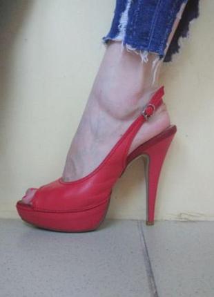 Босоніжки, туфлі