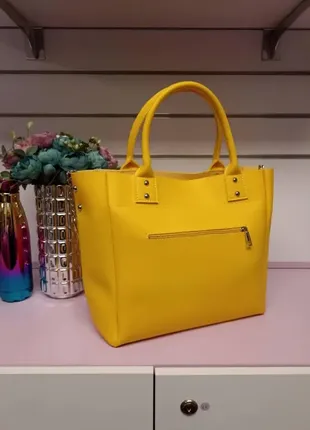 Желтая - стильная сумка формата а4 на одно отделение с большим карманом спереди2 фото