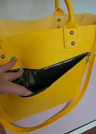 Желтая - стильная сумка формата а4 на одно отделение с большим карманом спереди5 фото