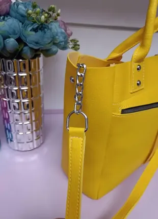 Желтая - стильная сумка формата а4 на одно отделение с большим карманом спереди4 фото