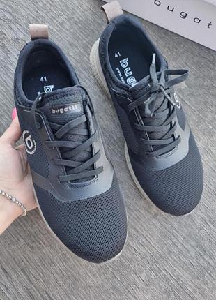 Очень  красивые  кроссовки bugatti 41-26.5 4