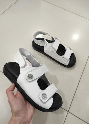 Кожаные босоножки
