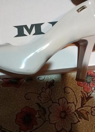 Женские кожаные лакированные туфли 38 размера.бренд mida.5 фото
