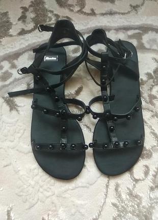 Басоніжки bata нові