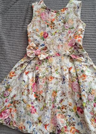 Качественное платье на девочку 3-4 года