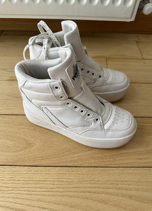 Крутезные кеды bershka 35 р.