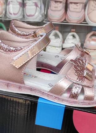 Розовые босоножки сандалии для девочки с пяткой2 фото
