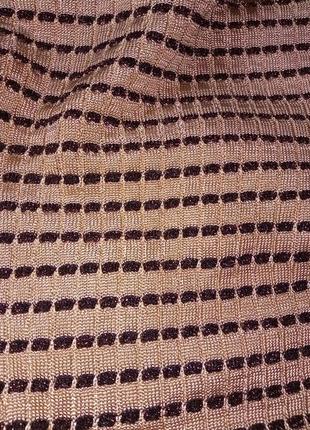 Текстурный трикотажный свитер с металлизированной нитью10 фото