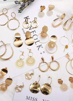 В наявності багато трендових моделей сережок