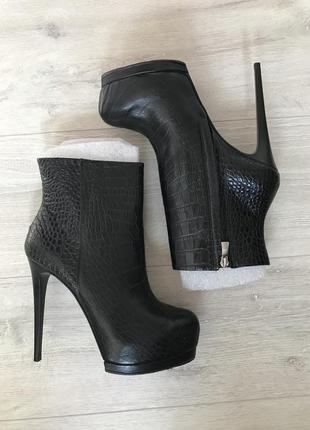 Эффектные  кожаные ботильоны pour la victoire, размер 38/39