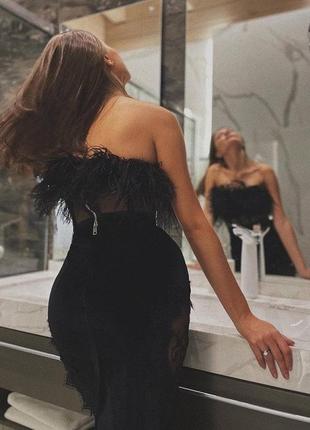 Чёрное бандажное платье с перьями4 фото