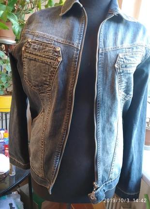 Вечная классика:джинсовая куртка мужская,размер l,но идет на 54-56 укр.размер