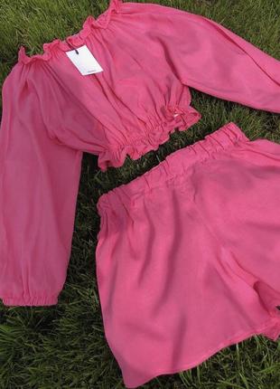 Рожевий костюм шорти + топ з відкритими плечима2 фото