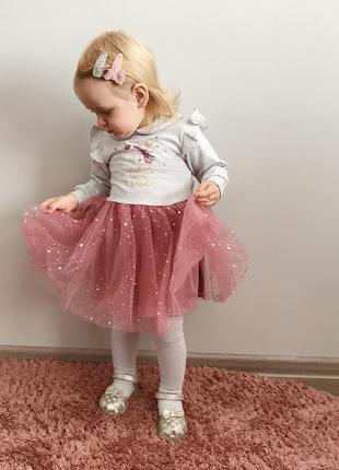 Неймовірне платтячко для маленьких принцес.