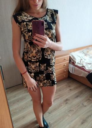 Коротке плаття з принтом 6