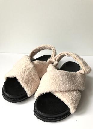 Плюшевые сандалии размер 37