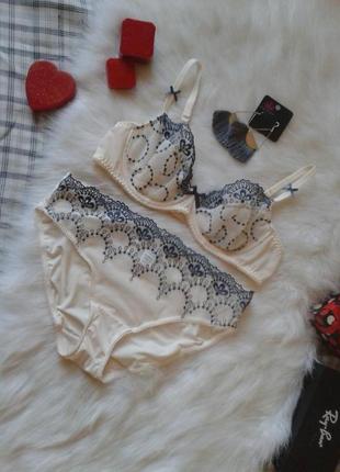 Красивый кремовый комплект с кружевом marks & spencer