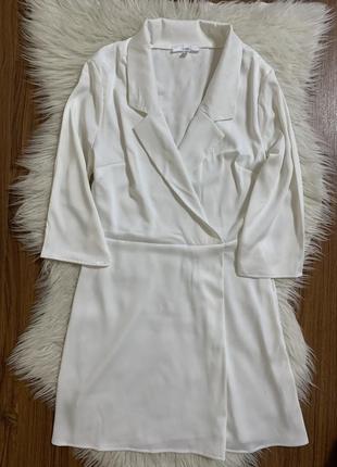 Молочне типу атласне плаття сукня на запах1 фото