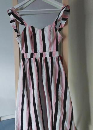 Летнее полосатое платье с завязкой на спине