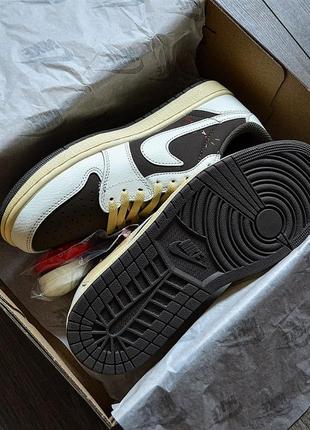 Кожаные кроссовки nike air jordan 1 low x travis scott 'sail and ridgerock'3 фото