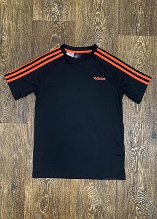 Классная спортивная футболка adidas оригинал р.152