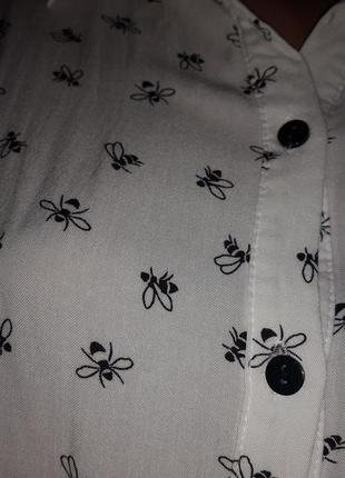 Белая рубашка/блуза с пчелками2 фото