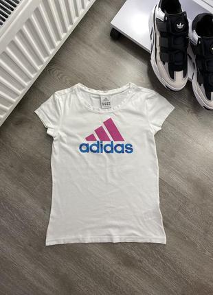 Спортивна футболка adidas