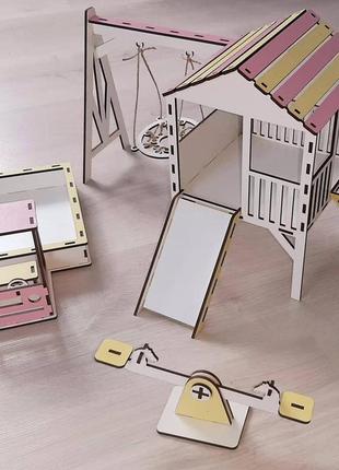 Ляльковий дерев'яний збірний будиночок конструктор фанерний "рожеві сни" з меблями, текстилем та дитячим майданчиком2 фото