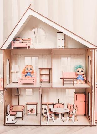 Деревянный детский кукольный трехэтажный домик для кукол на 5 комнат с мебелью, с балконом и мансардным этажом3 фото