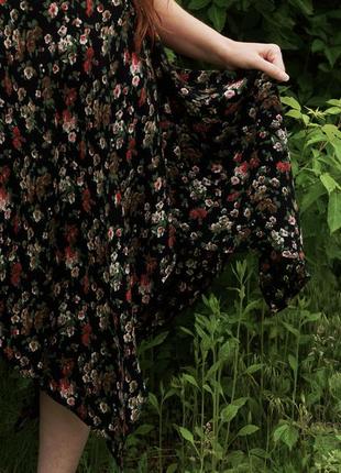 Длинное асимметричное платье-туника в стиле бохо с цветочным принтом и трикотажным льняным топом4 фото