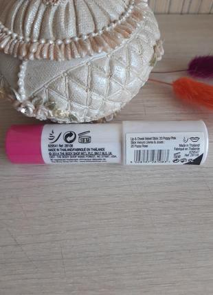 The body shop lip & cheek velvet stick, стик для губ та щік.4 фото