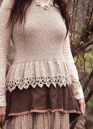 Романтичная богемная жилетка с рюшами. ручная вязка и оригинальный дизайн в стиле бохо-шебби-шик.