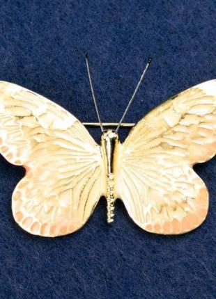 Брошь "бабочка" эмаль персикового цвета, золотой цвет металла 55х39мм