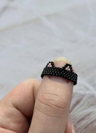 Кольцо из бисера черное с ушками