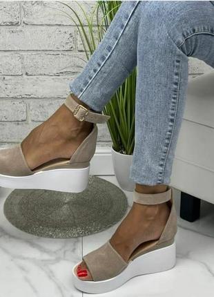 Стильні жіночі босоніжки на танкетці замш колір бежевий розмір 40 (26 см)