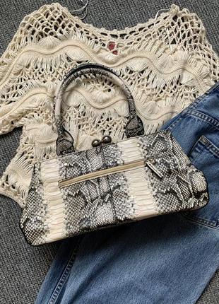 Женская серая сумка fiorelli, сумка багет, имитация питона, состояние новой9 фото