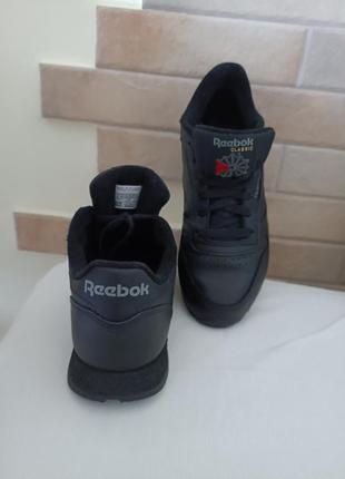 Кроссовки бренда reebok.2 фото