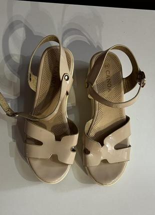 Босоніжки, сандалі, світлі босоніжки, босоножки, сандали, на танкетке