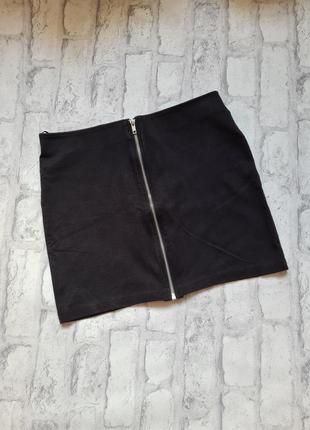 Базовая черная мини-юбка divided h&amp;m на молнии спереди