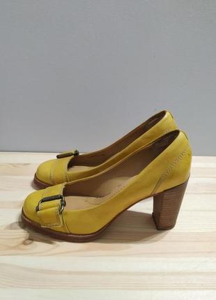 Кожаные туфли marc o'polo оригинал. желтые туфли на каблуке4 фото