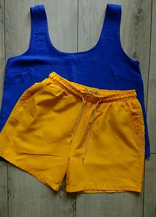 Яркие жёлтые шорты