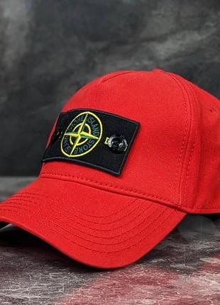 Красная кепка stone island с патчем унисекс червона кепка stone island унісекс