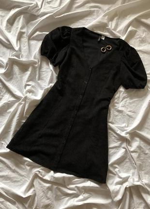 Черное милое платье с объемными рукавами1 фото