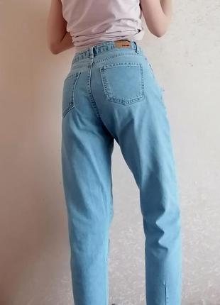 Женские светлые голубые джинсы mom jeans4 фото