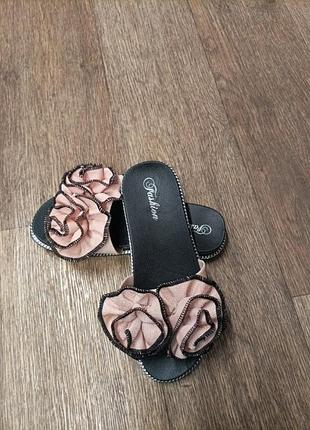 Шлепанцы пляжные