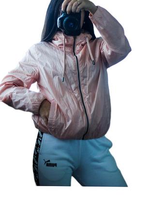 Спортивна вітровка